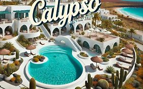 Calypso, Apartamento Completo Con Vistas Al Mar Y A La Piscina En Costa Teguise